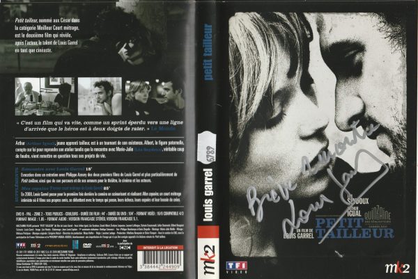 Petit Tailleur – Jaquette signée par Louis Garrel